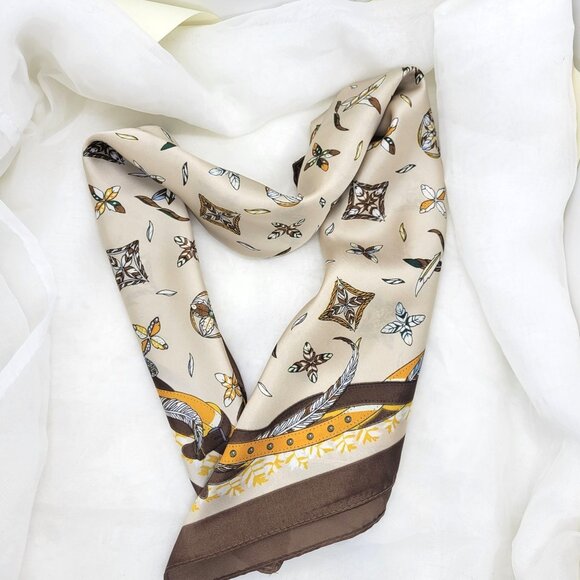 ⭐Luxury Elegant Bandana Silky Square Scarf Beige Floral Versatile Soft Versatile - Picture 2 of 5